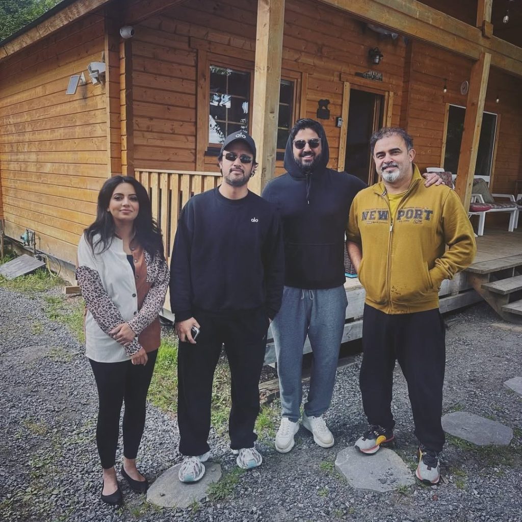 Unscripted vibes… (1)